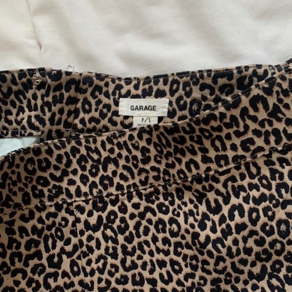 garage leopard/cheetah print mini skirt with small slit on side - Picture 2 of 3